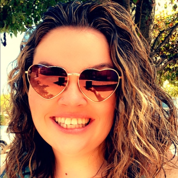 Meet your Posher, Jonnelle - Picture 1 of 4